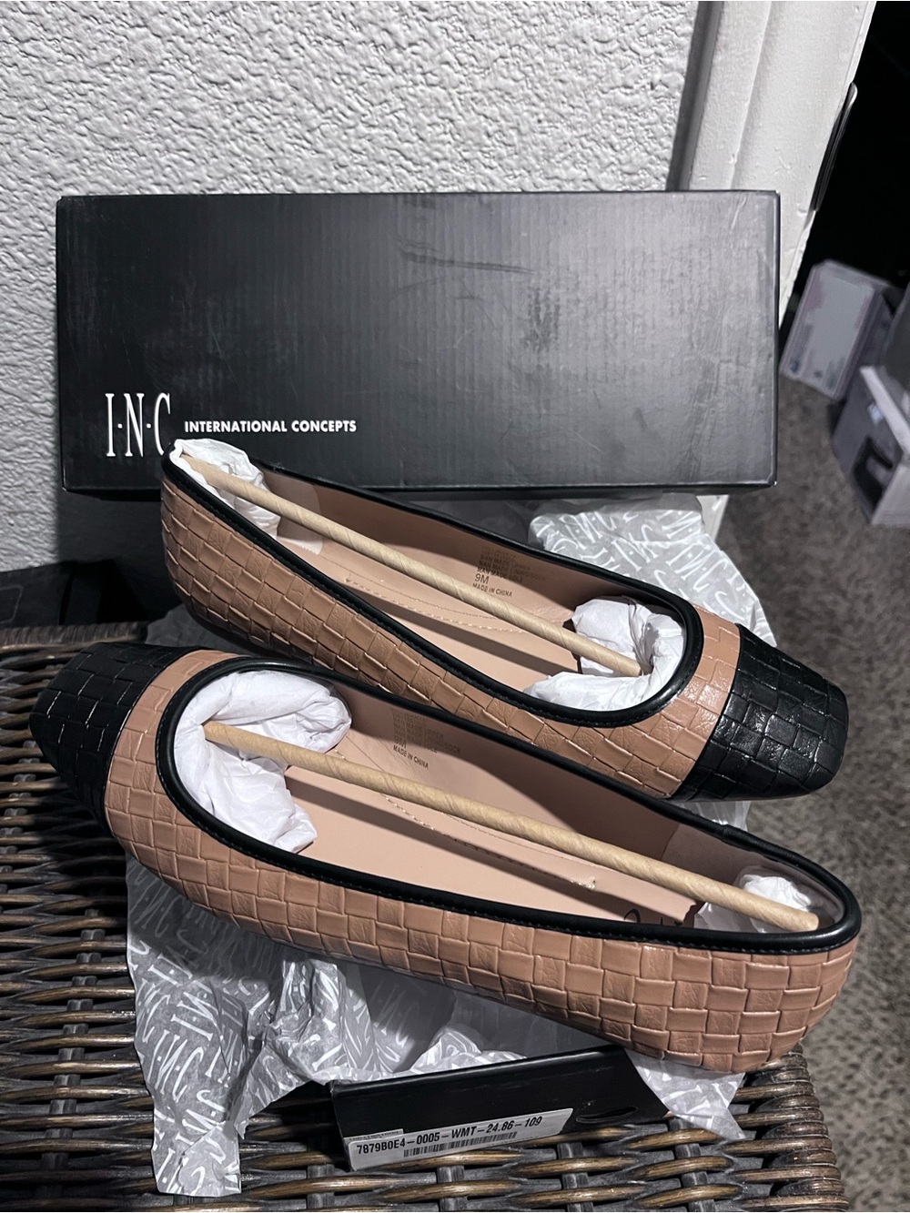 🔥New INC Neutral Tan and Black Woven Cap-Toe Ballet Flats in box. - Picture 2 of 4
